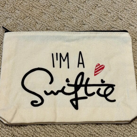 New Taylor Swift Cosmetic Makeup Bag With Zipper I'm A Swiftie - Picture 1 of 1